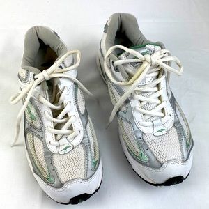 AVIA CANTILEVER Sneakers Womens size 8 W Like New White & Green Platform…